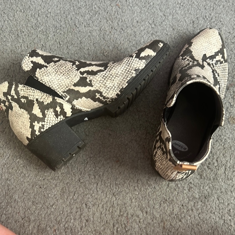 Heeled booties